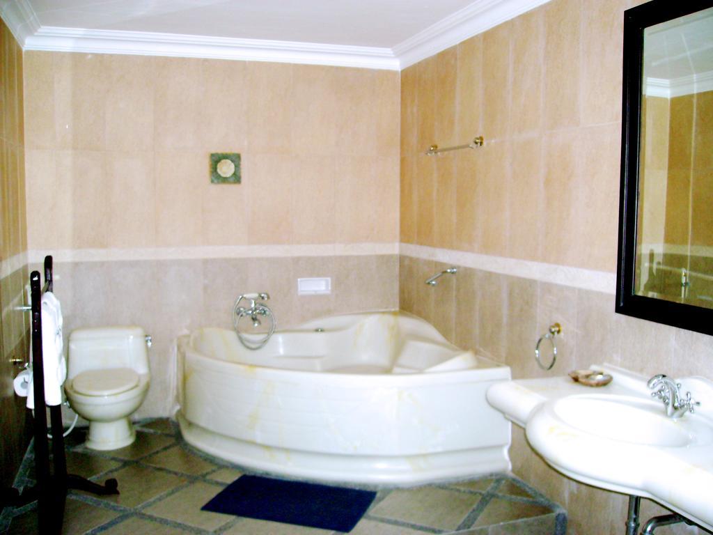 Swaloh Resort & Spa Kalangbret Room photo