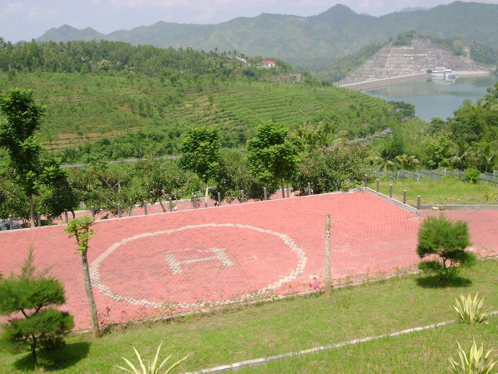 Swaloh Resort & Spa Kalangbret Exterior photo
